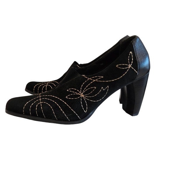 Matisse Women's Black Suede Embroidered Heel Booties Size 7M Made in Brazil - Picture 3 of 10